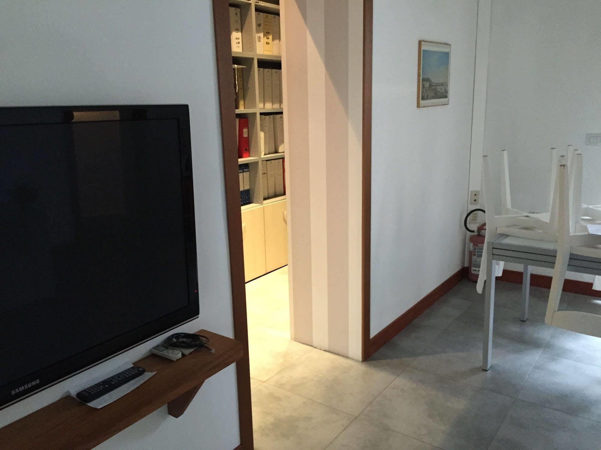 B&B Chez Moi Νάπολη Εξωτερικό φωτογραφία
